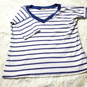 Hidden Alley striped V neck